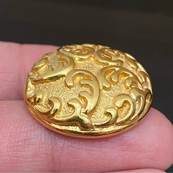 Vintage MONET Signed Gold-tone Ornate Concave Button Earrings - Picture 11 of 15